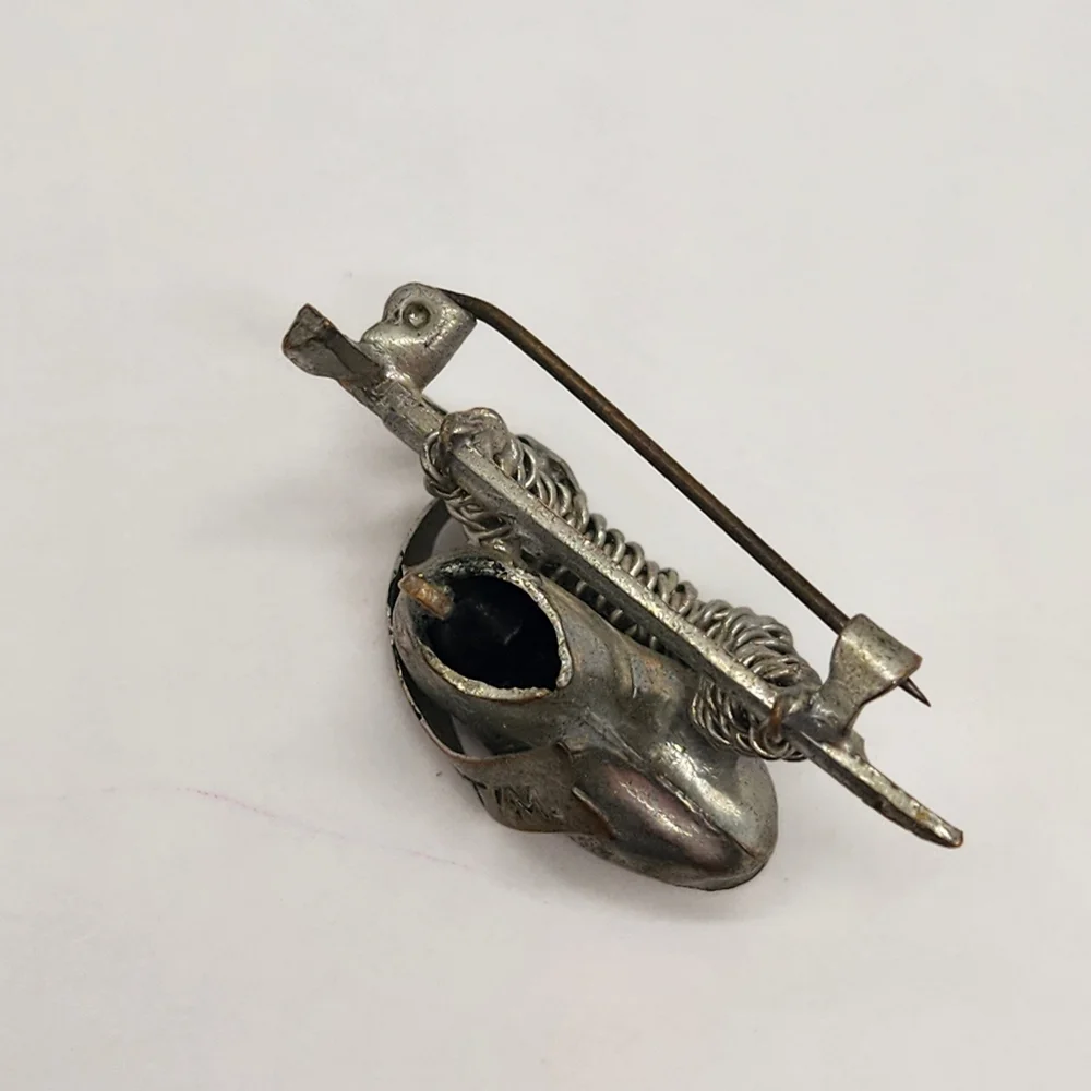 Vintage 70s hiking hat pin pewter Germany Frankfurt Octoberfest walking brooch